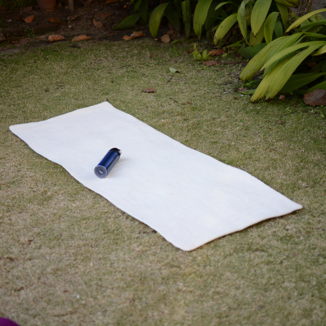 Tapis de Yoga en Feutre de Laine Blanche Fait Main, Tapis de Méditation Naturel