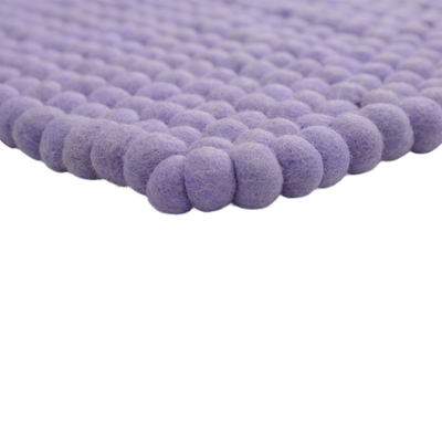 Tappeto rettangolare in lana color lavanda, fatto a mano.