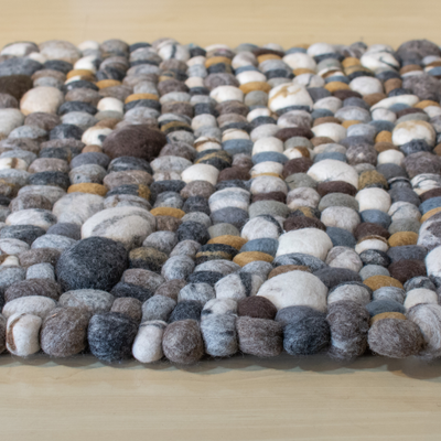 Tapis rectangulaire en laine de galets fait main