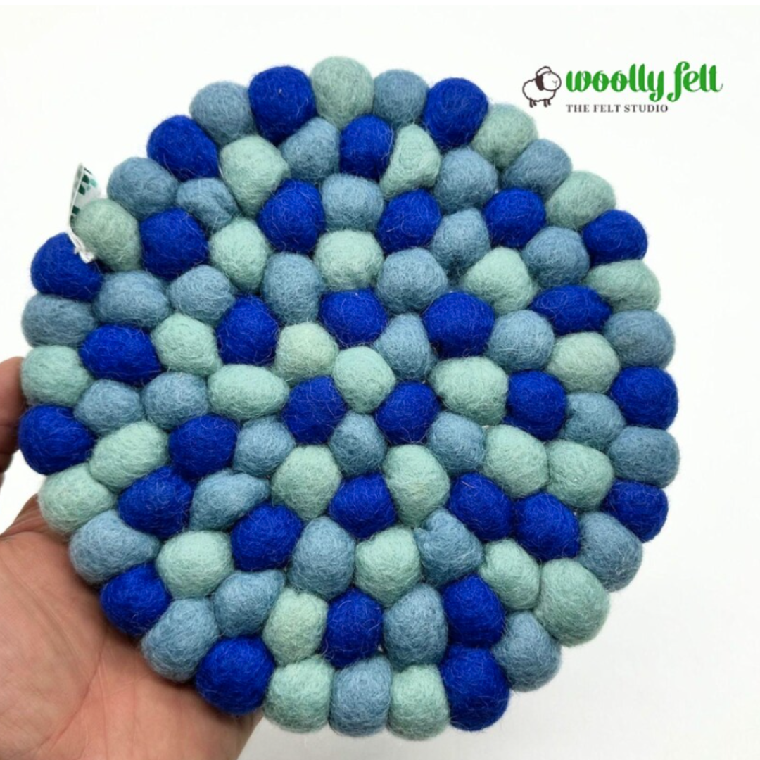 Handgefertigtes Untersetzer-Set aus blauem Filzmix, hitzebeständige Topfuntersetzer aus Wolle
