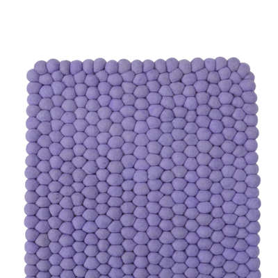 Tappeto rettangolare in lana color lavanda, fatto a mano.