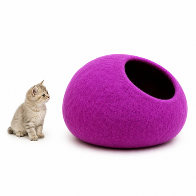 手作りのフェルトウール製猫用洞窟 – ふわふわの紫色の猫用ベッド