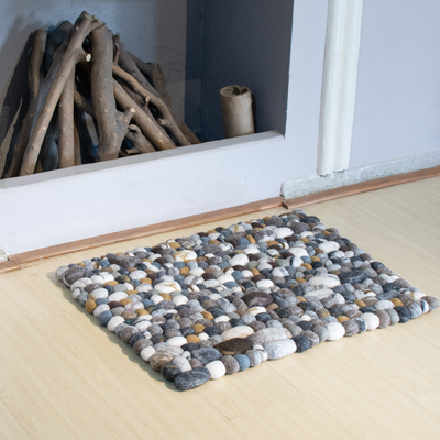 Tapis rectangulaire en laine de galets fait main