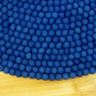Handgeknüpfter, runder Wollteppich in Marineblau