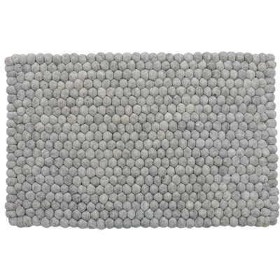 Tappeto per cameretta in feltro grigio fatto a mano con palline di lana.