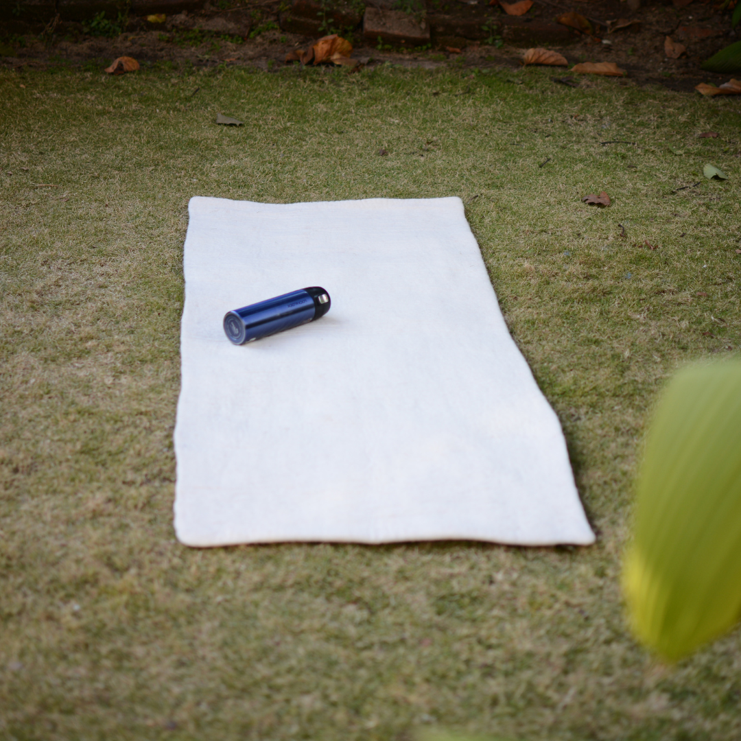 Tapis de Yoga en Feutre de Laine Blanche Fait Main, Tapis de Méditation Naturel
