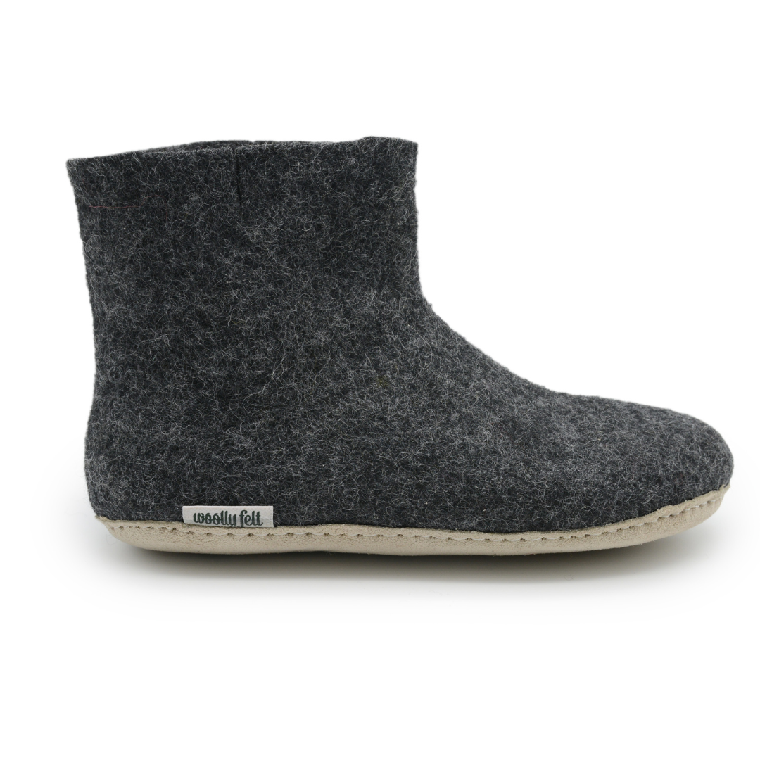 Chausson d'intérieur en feutre de laine fait main gris anthracite avec semelle en cuir