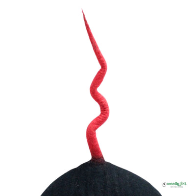 Niche pour chat en feutre noir avec queue rouge, lit douillet pour chat, pod pour chat