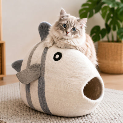Tanière pour chat en forme de poisson en feutre, lit pour chat en laine fait main, cachette