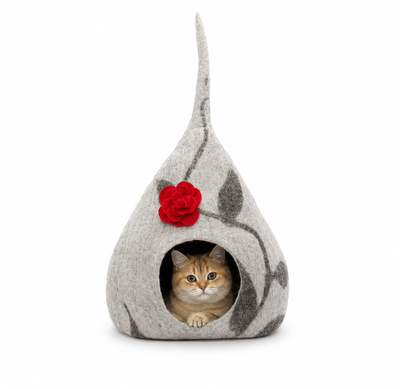 Cueva para gatos de fieltro de lana: cama de diseño para mascotas con detalles florales.
