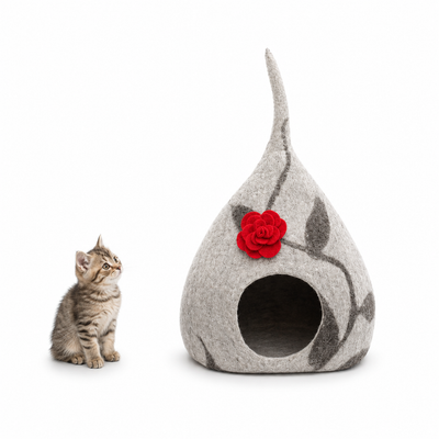 Cueva para gatos de fieltro de lana: cama de diseño para mascotas con detalles florales.