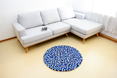 Tapis Rond Fait Main en Laine avec Boules de Feutre Mélangées Bleues