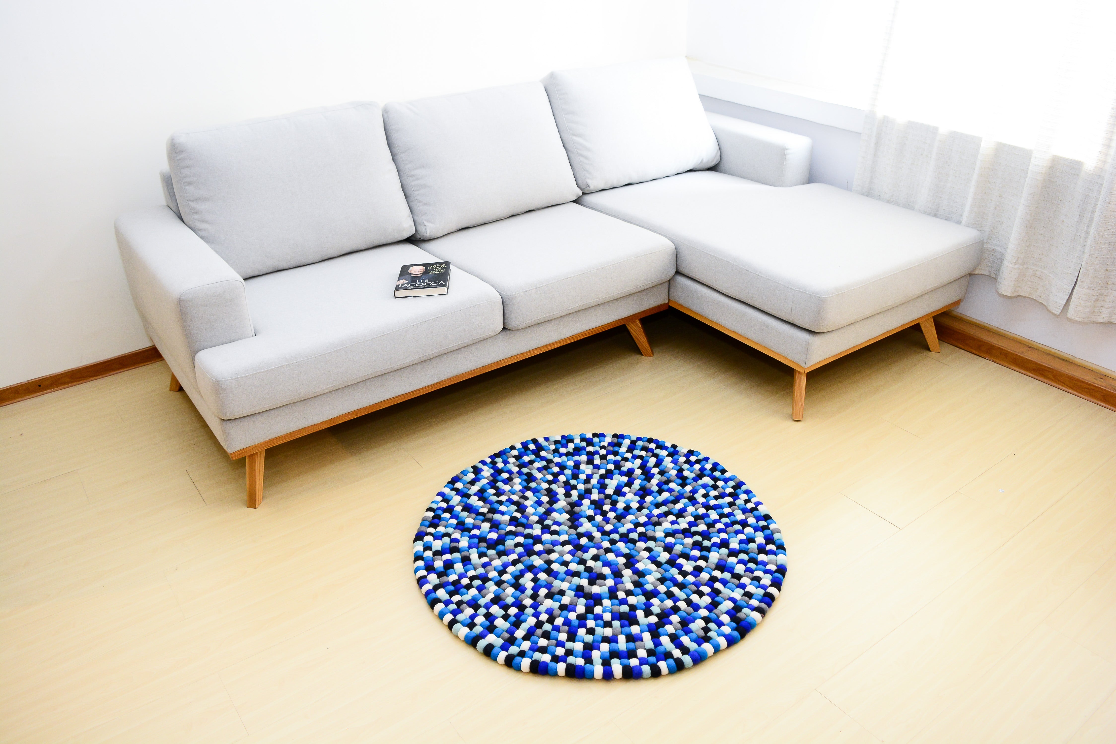Tapis Rond Fait Main en Laine avec Boules de Feutre Mélangées Bleues