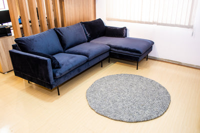 Tapis rond en laine feutrée gris, fait main