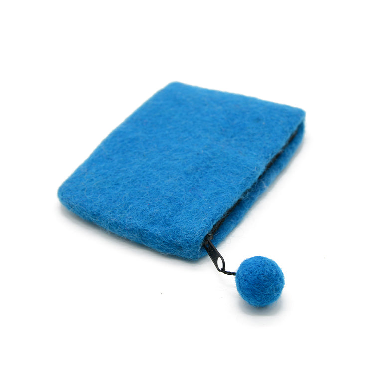Geldbörse aus blauem Wollfilz mit weißem Blumenmuster