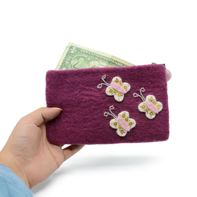 Handtasche aus lila Wollfilz mit weißer Schmetterlingsapplikation