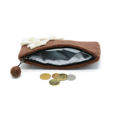 Braune Filztasche mit weißer Sternblumenapplikation
