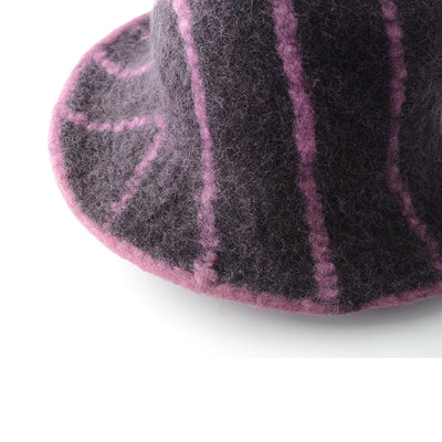 Élégant chapeau en feutre de laine violet avec doublure rose