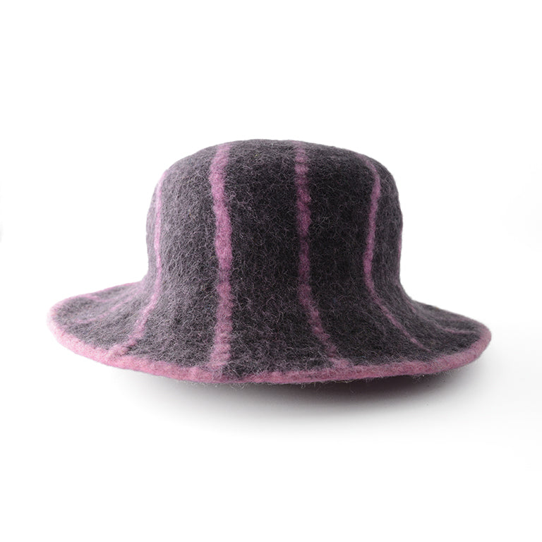 Élégant chapeau en feutre de laine violet avec doublure rose