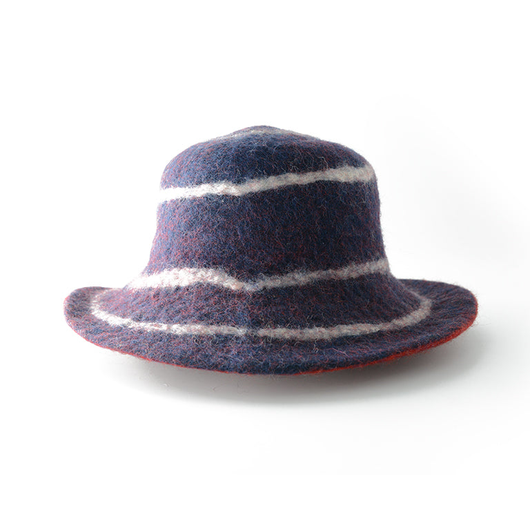 Dunkelblauer Wollfilzhut mit weißem Spiralmuster