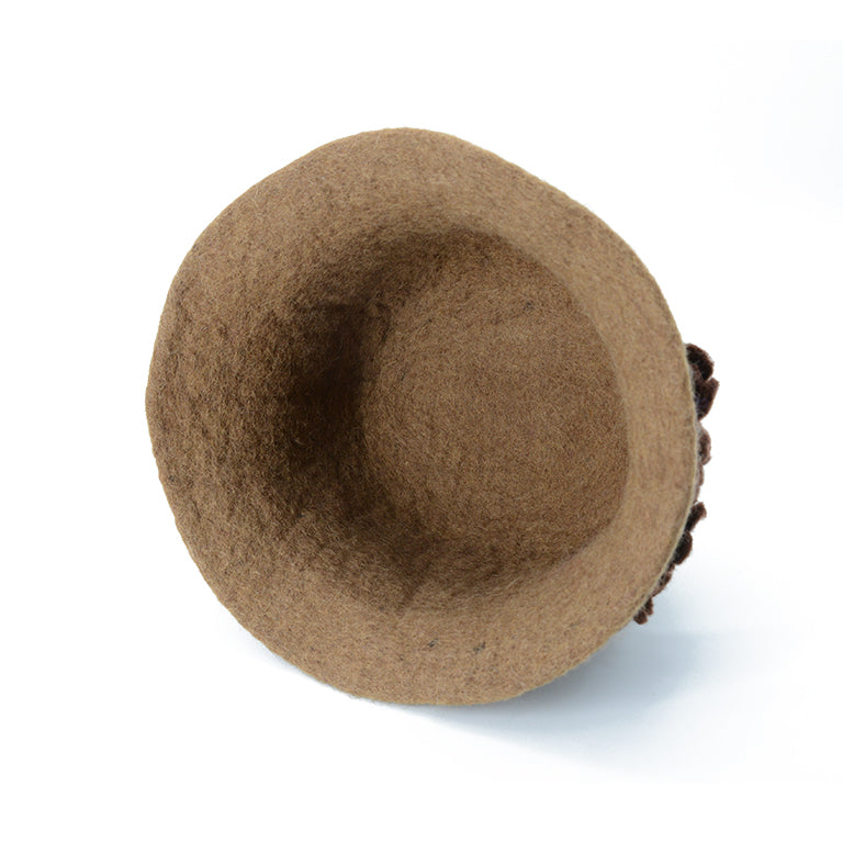 Chapeau unique en feutre de laine marron avec fleur décorative