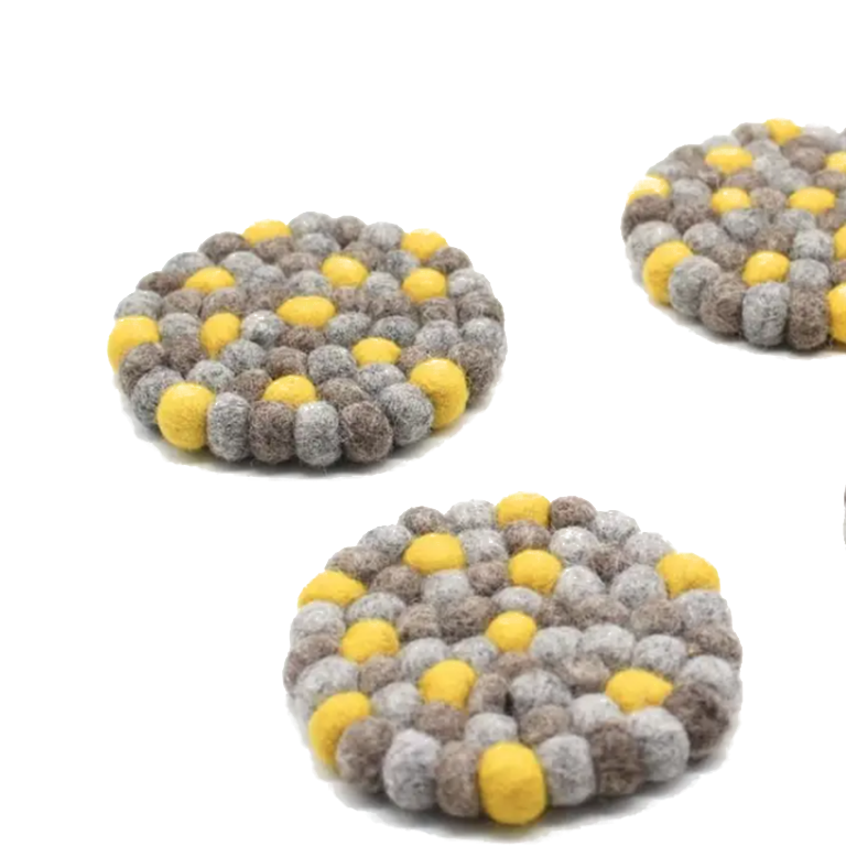Dessous-de-verre en boules de feutre jaunes et marrons faits à la main, set de dessous-de-verre en laine