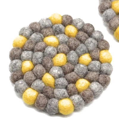Dessous-de-verre en boules de feutre jaunes et marrons faits à la main, set de dessous-de-verre en laine