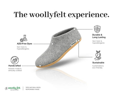 Naturgraue, handgefertigte Indoor-Schuhe aus Wollfilz mit Ledersohle