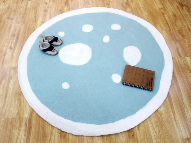 Tapis rond en feutre de laine motif nuage fait main pour chambre d'enfant