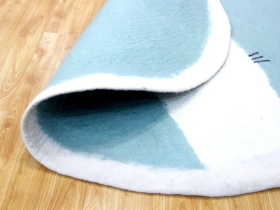 Handgefertigter runder Teppich aus Wollfilz mit Katzenmotiv, niedliche Bodenmatte fürs Kinderzimmer