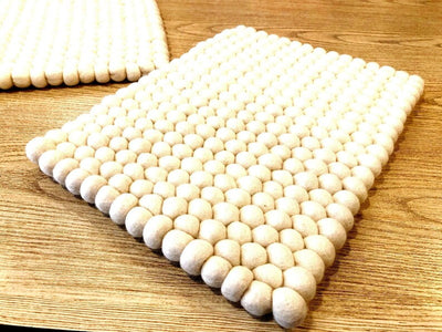 Cuscino rettangolare in feltro bianco fatto a mano per sedia, cuscino di seduta in lana