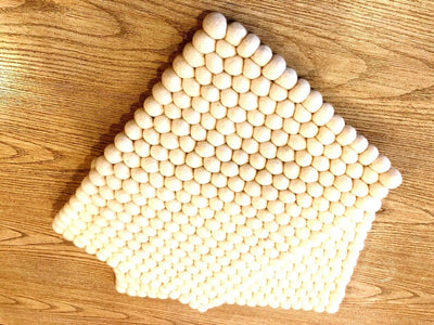 Cuscino rettangolare in feltro bianco fatto a mano per sedia, cuscino di seduta in lana