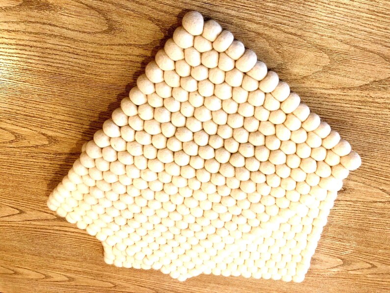 Cuscino rettangolare in feltro bianco fatto a mano per sedia, cuscino di seduta in lana