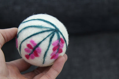 Handmade Floral Felt Ball Cat Toy – Eco-Friendly, Non-Toxic