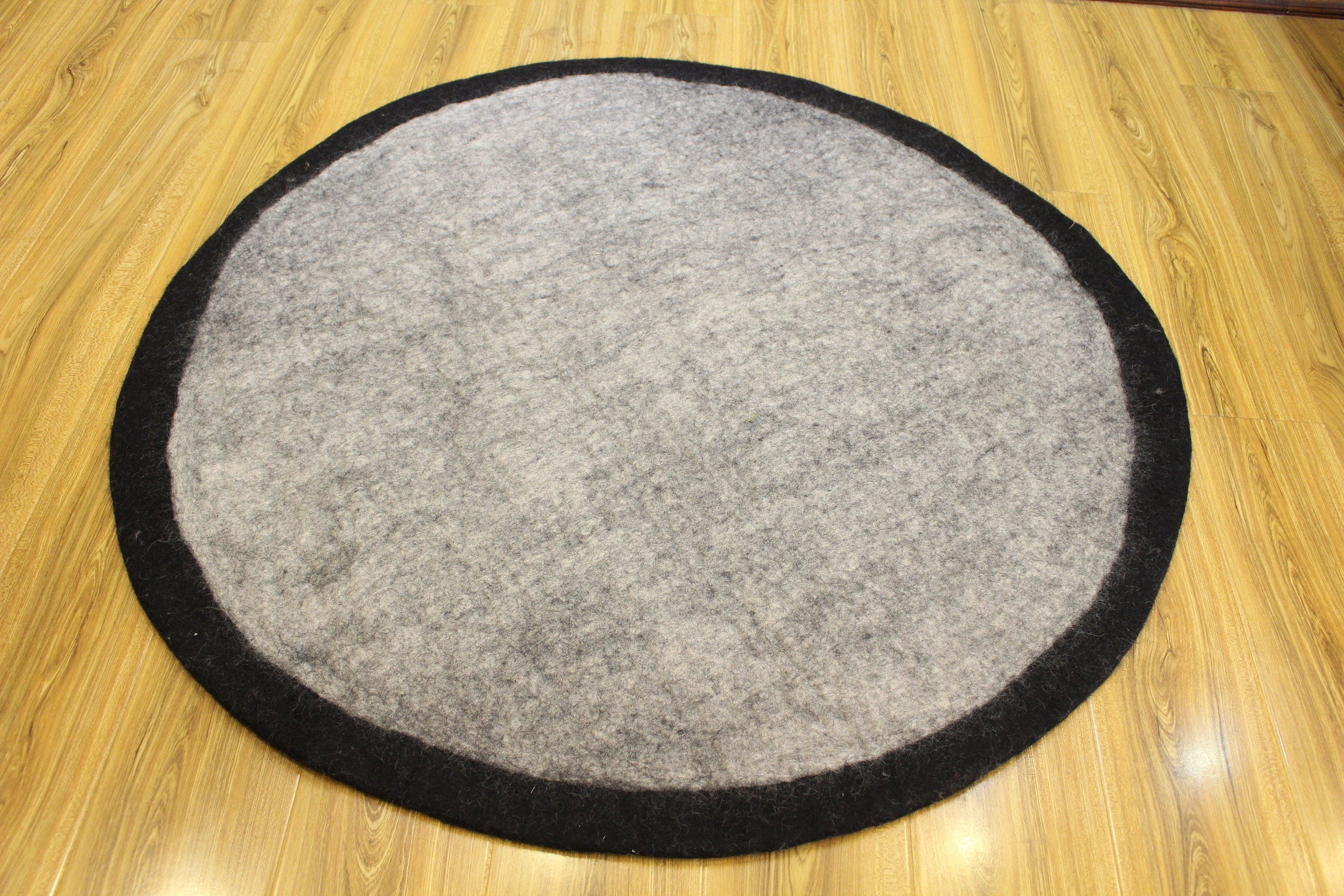 Wool Felt Pet Mat | Eco-Friendly Round Dog and Cat Rug