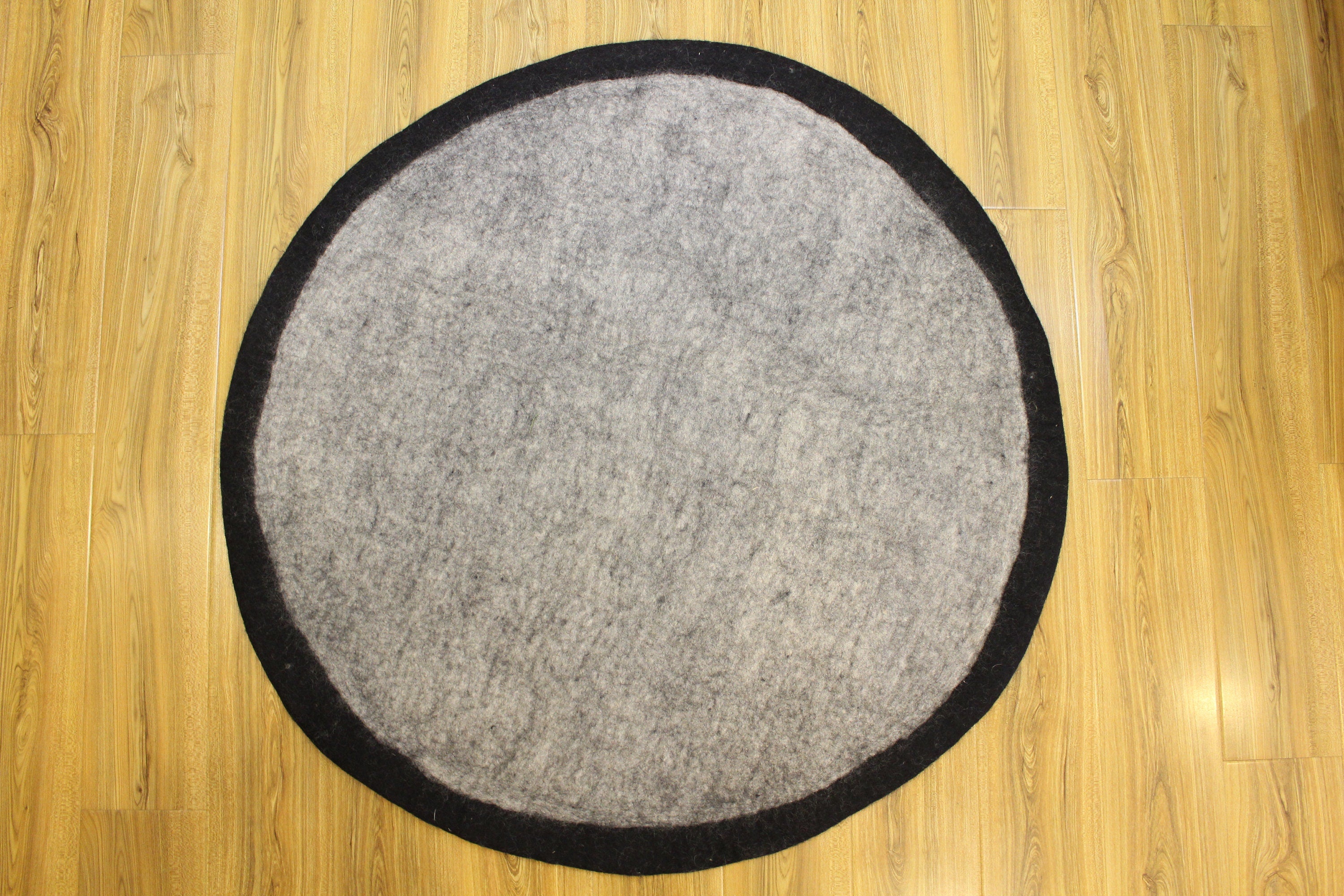Wool Felt Pet Mat | Eco-Friendly Round Dog and Cat Rug