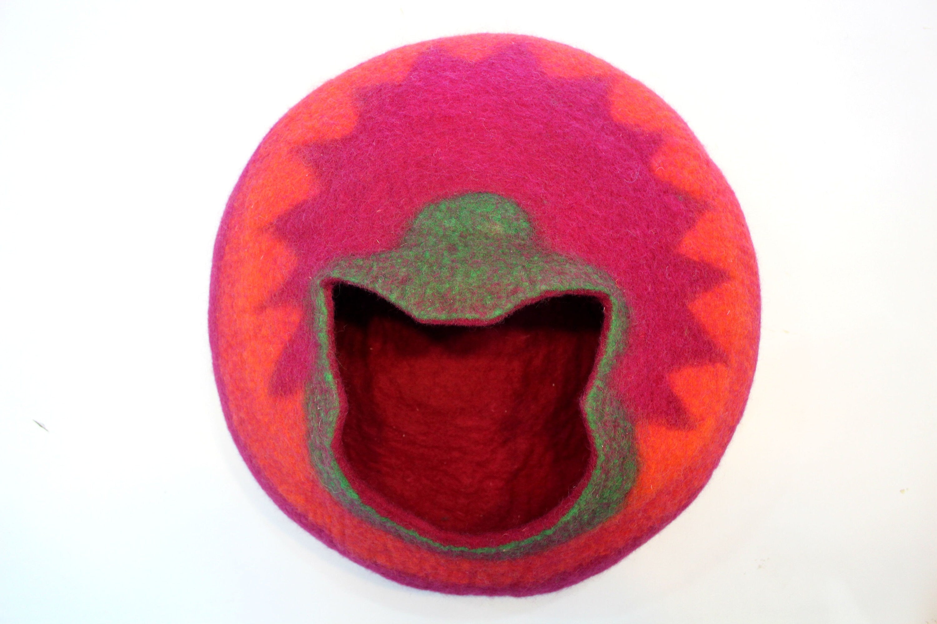 Handmade Felt Cat Cave – Cozy Wool Pet Bed