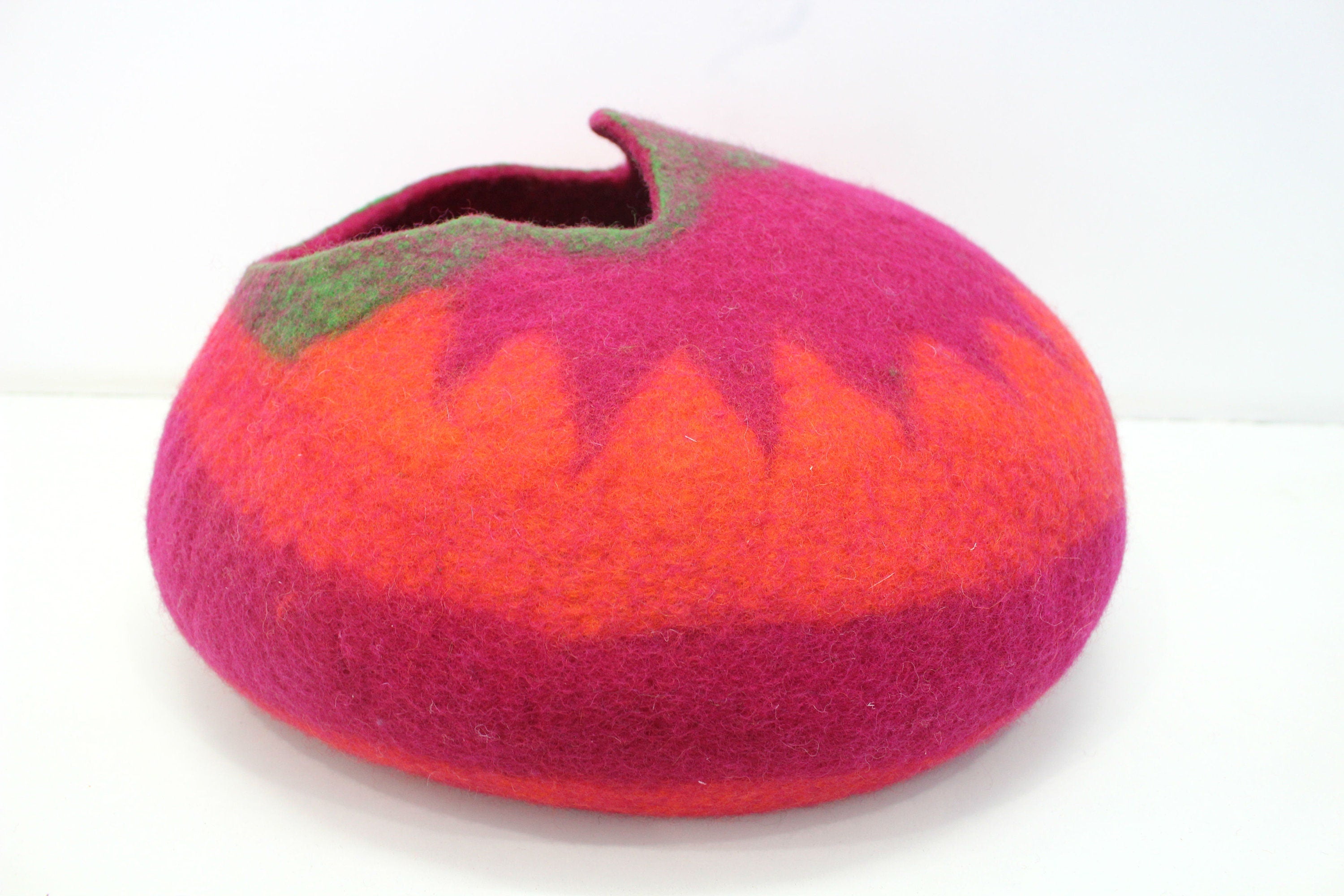 Handmade Felt Cat Cave – Cozy Wool Pet Bed