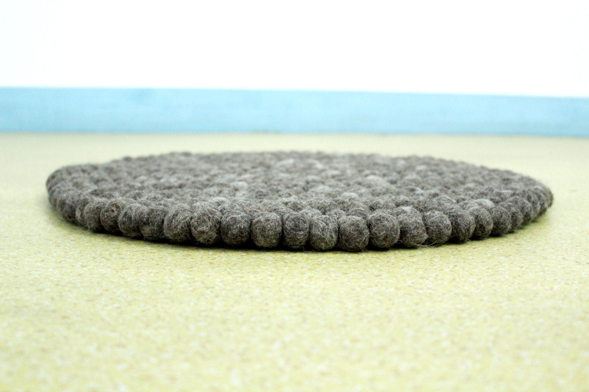 Felt Ball Pet Bed – Cozy Cat or Dog Rug (50cm)