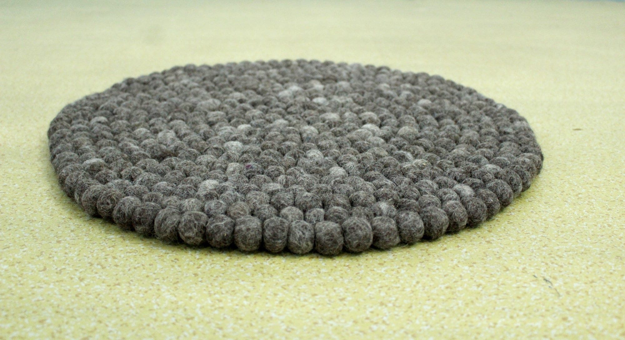 Felt Ball Pet Bed – Cozy Cat or Dog Rug (50cm)