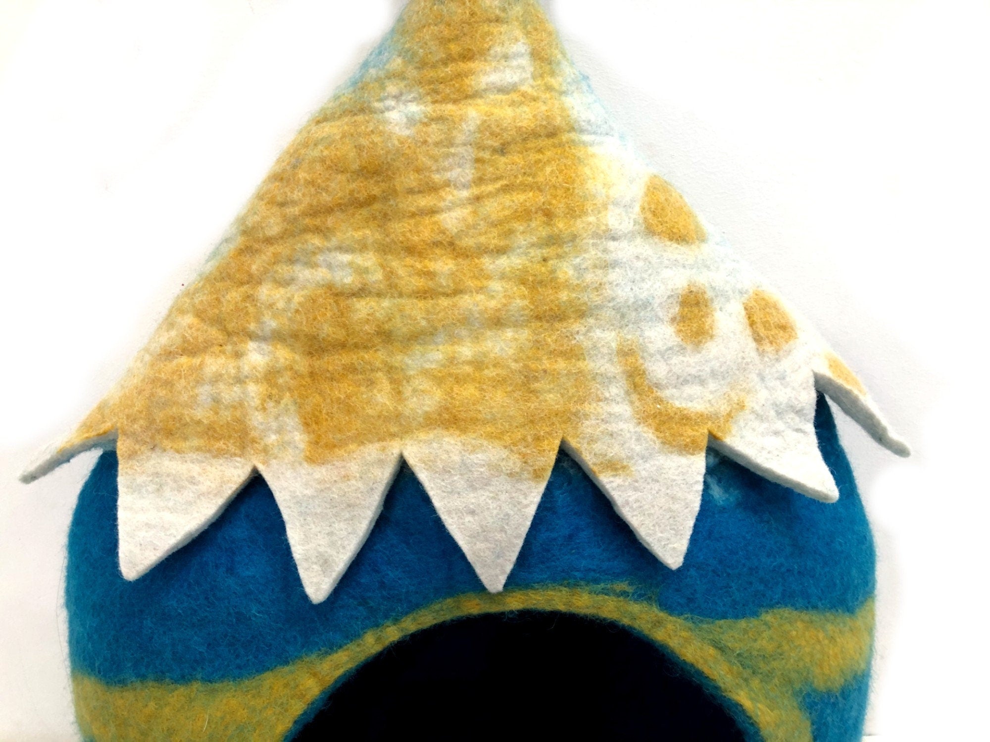 Handmade Wool Felt Cat Cave – Cozy Kitty Bed, Pet Gift