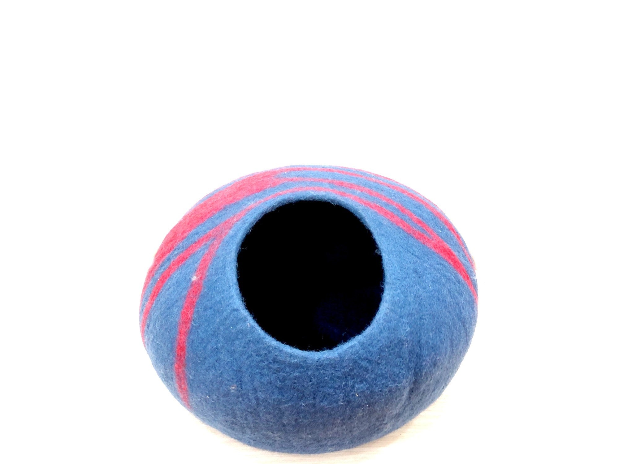 Handmade Wool Felt Cat Cave – Modern Pet Bed, Cat Cocoon