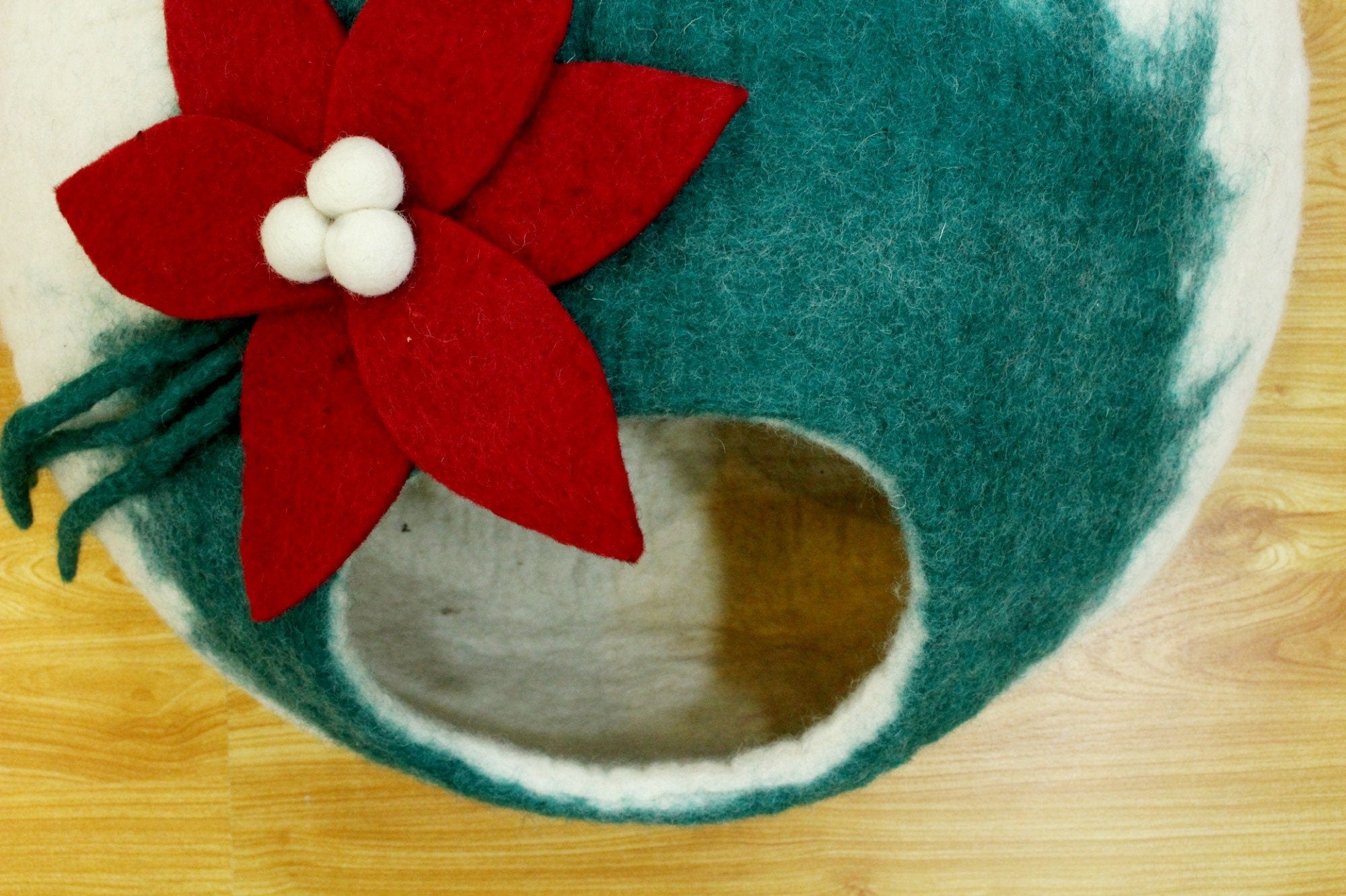 Lily Flower Felt Cat Cave – Handmade Wool Cat Bed