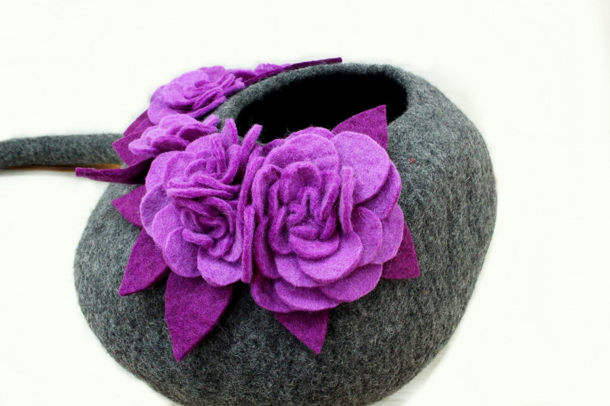Felted Handmade Pod Dark Grey Felt Cat Cave - Cozy Flower Pet Bed - Wool Cat House - Pet Bedding - Modern Kitty Bed