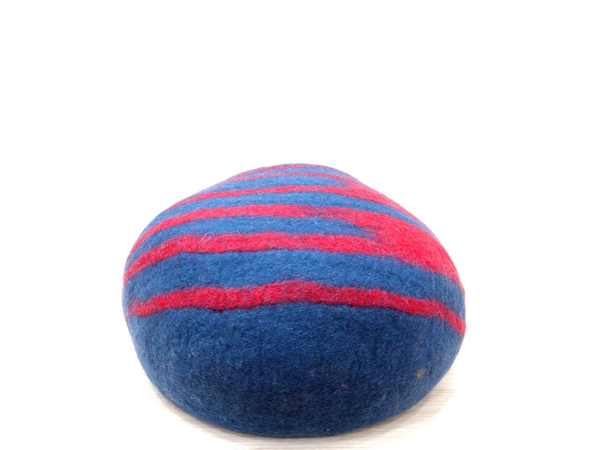 Handmade Wool Felt Cat Cave – Modern Pet Bed, Cat Cocoon