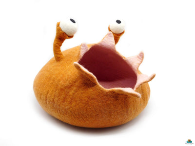 Snail Cat Bed - Wool Felt Cat Cave - Modern Design Pet Bed - Gift For Your Pet - Handmade from Pure Wool