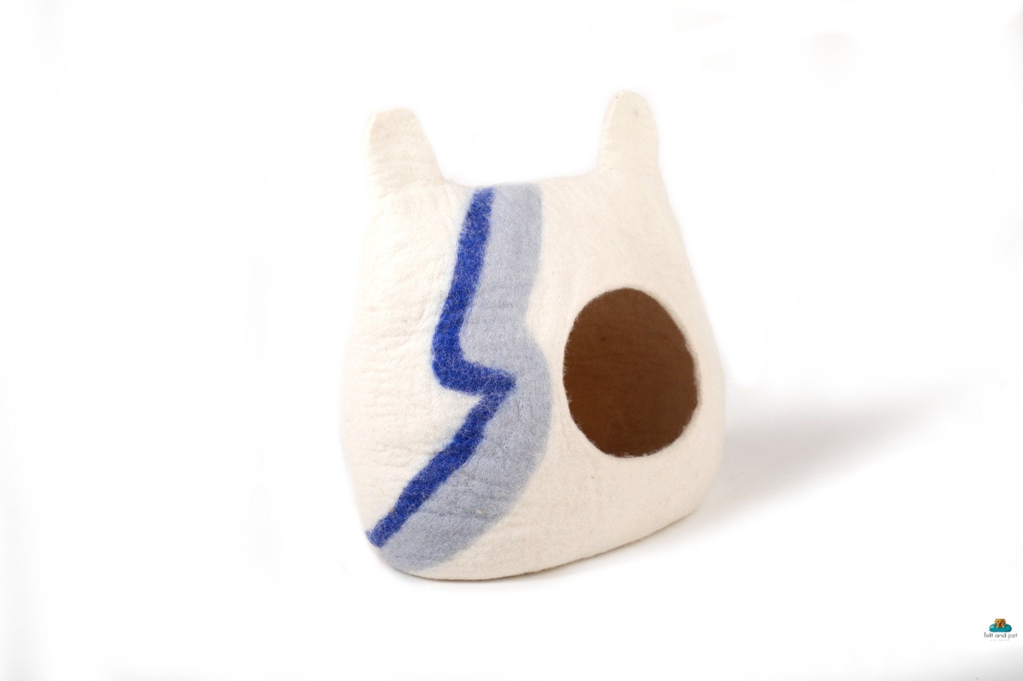 Handmade Wool Felt Cat Cave – Thunder Design, Cozy Kitty Bed