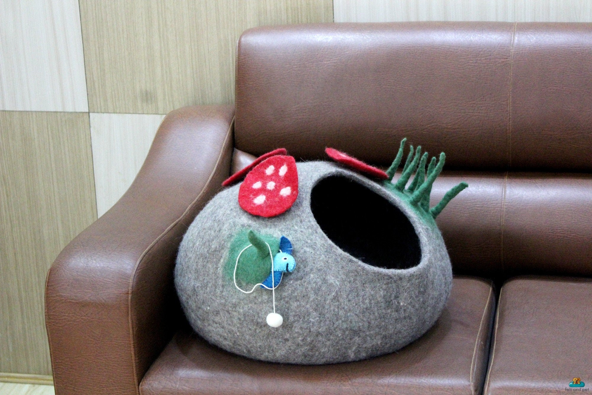 Cuccia rotonda in feltro per gatti dal design unico - Lettino per animali in lana - Cuccia per gatti realizzata a mano in feltro con 100% pura pelle di pecora - Mobile per gatti resistente e confortevole