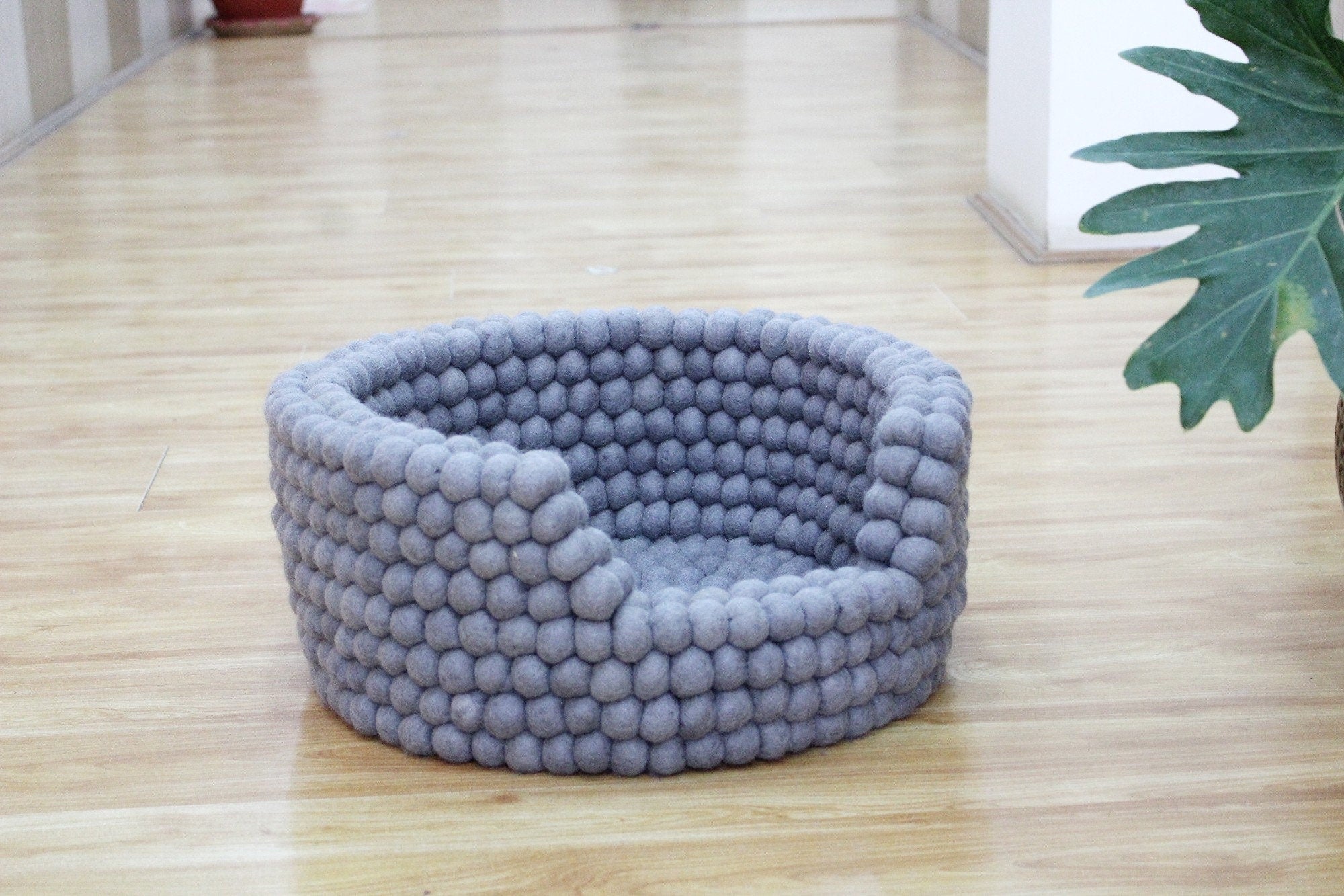 Felt Wool Ball Dog Basket - Warm And Soft Using 100% Pure Wool - Customizable Dog Basket - Sustainable And Eco-Friendly Dog House
