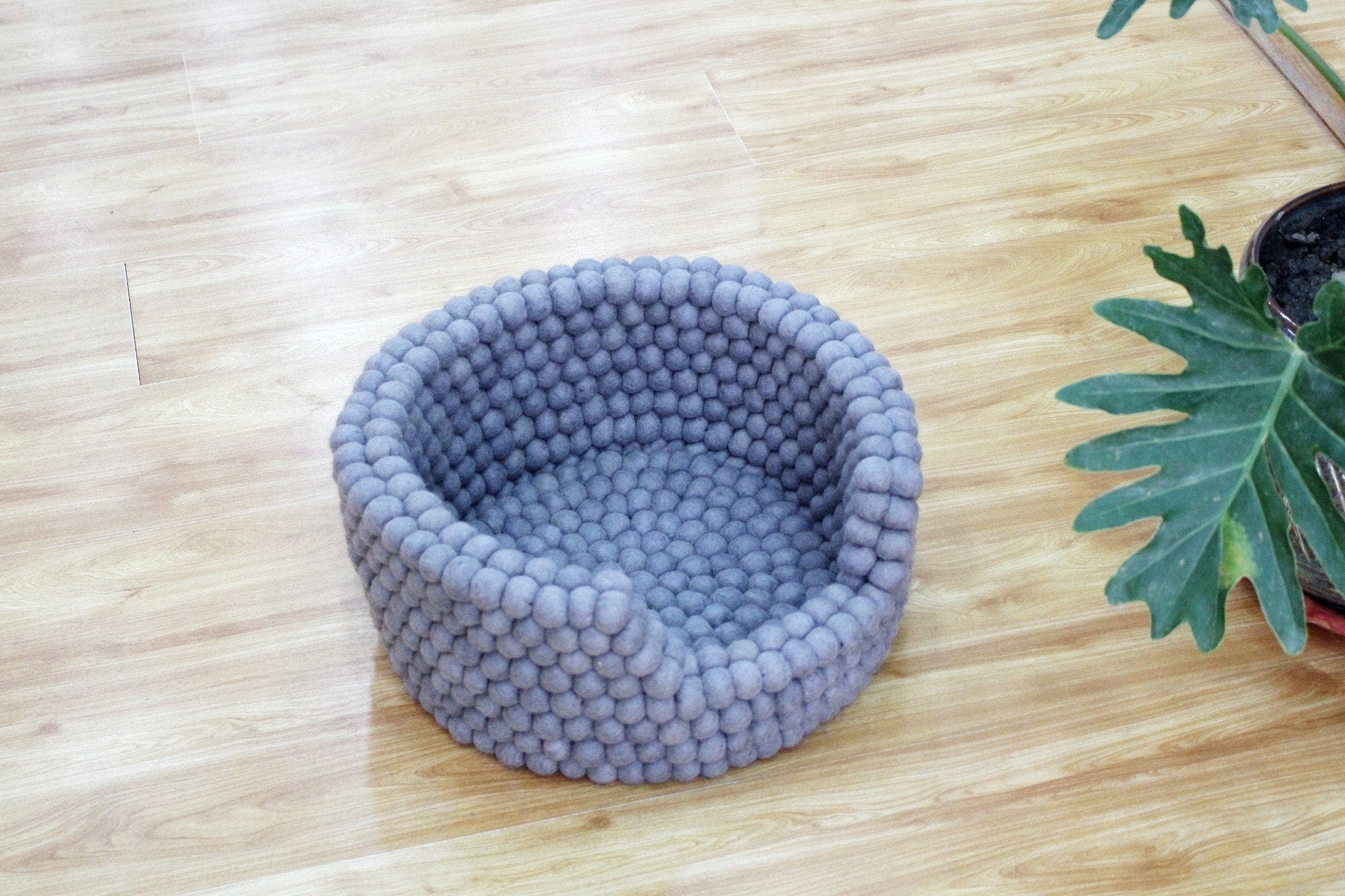Felt Wool Ball Dog Basket - Warm And Soft Using 100% Pure Wool - Customizable Dog Basket - Sustainable And Eco-Friendly Dog House